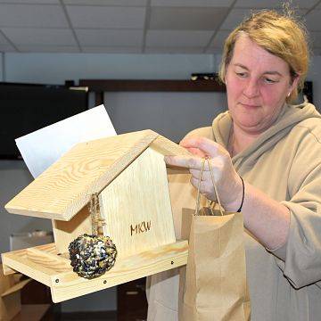 Grafika Rodzinna sobota - budujemy karmniki