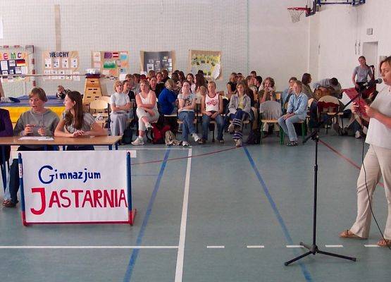 2003 r., akcja edukacyjna „Gimnazjada” pod kieruniem Katarzyny Strumnik, ówczesnego kierownika Błękitnej Szkoły