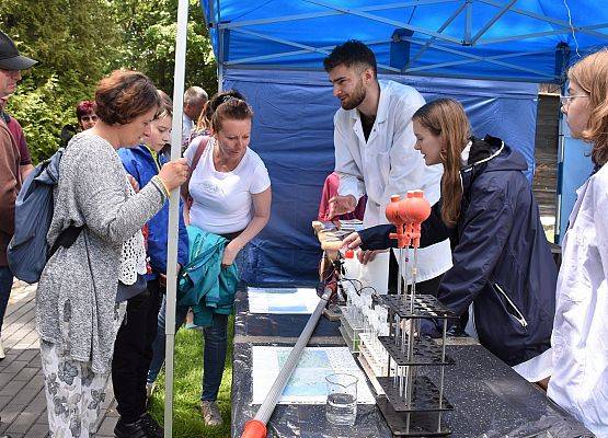 Uczestnicy pikniku dowiedzieli się o badaniach prowadzonych przez Naukowe Koło Chemików Studentów Politechniki Gdańskiej