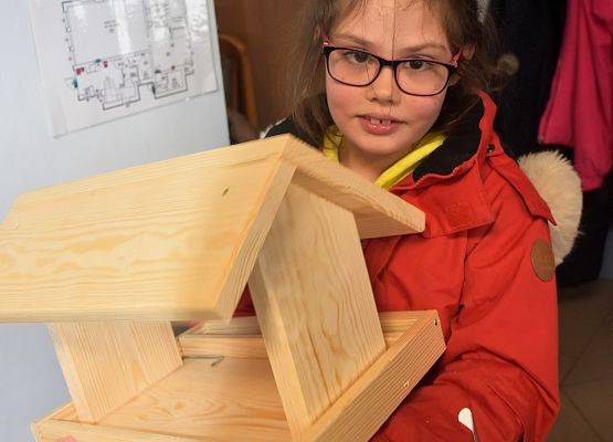 Grafika Rodzinna sobota - budujemy karmniki