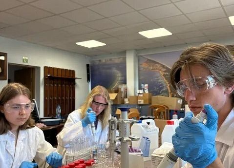 Grafika Letni obóz Naukowego Koła Chemików Studentów Politechniki Gdańskiej
